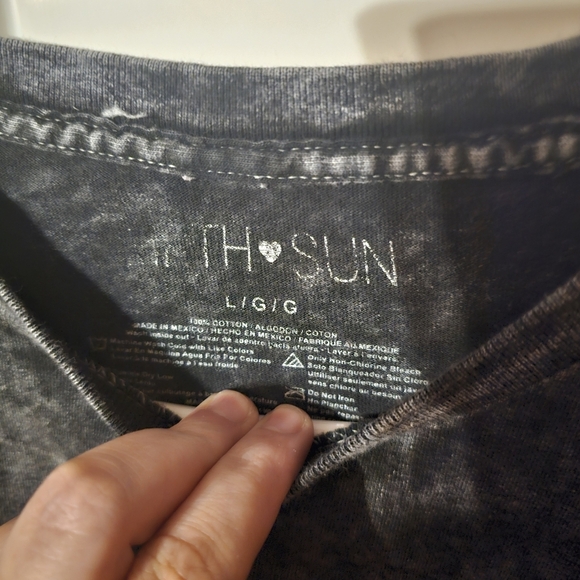 Fifth Sun Cropped T-Shirt-Womens-Large-Black‎ Acid Wash - Picture 2 of 3